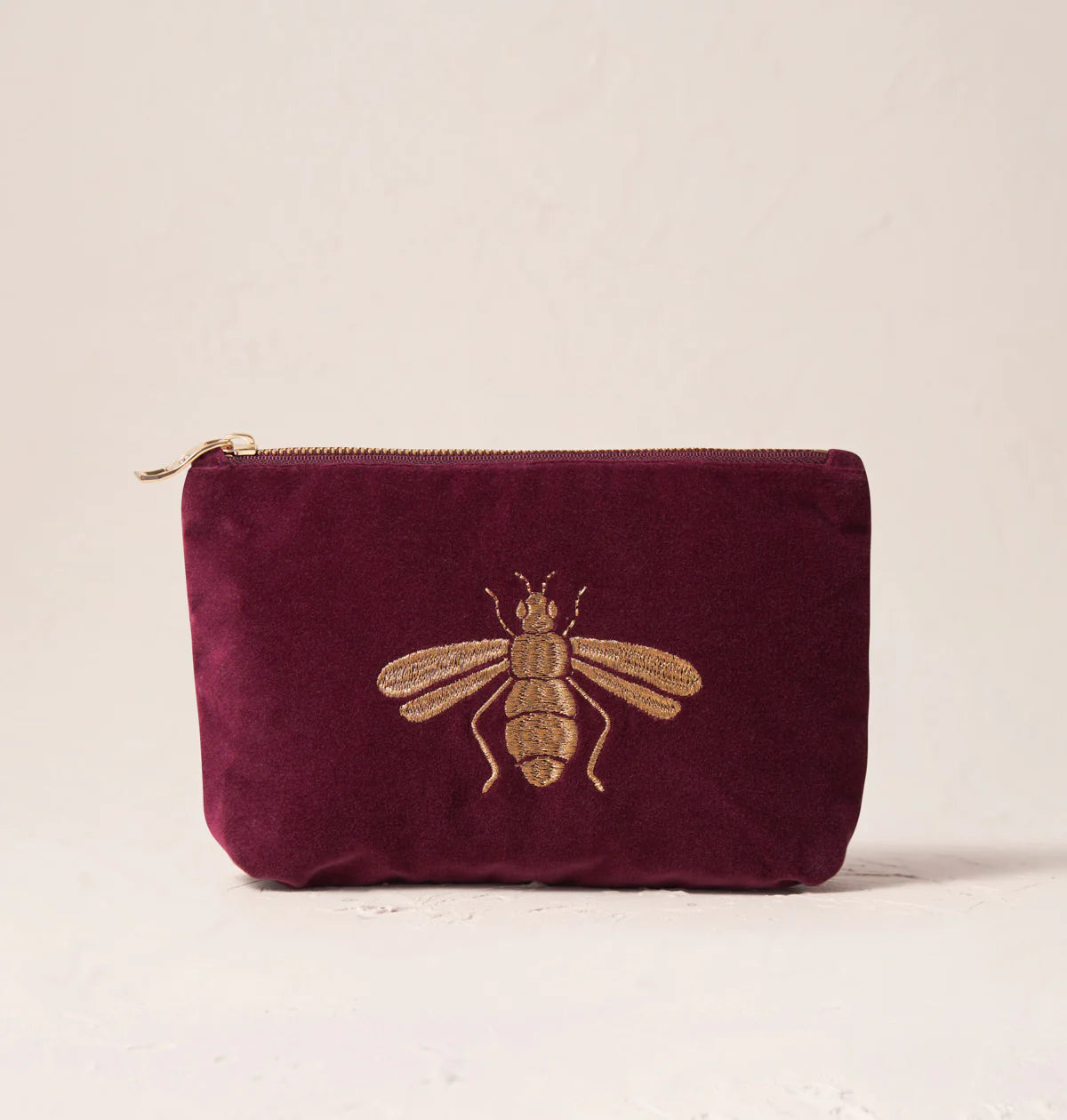 Gucci sale bee pouch